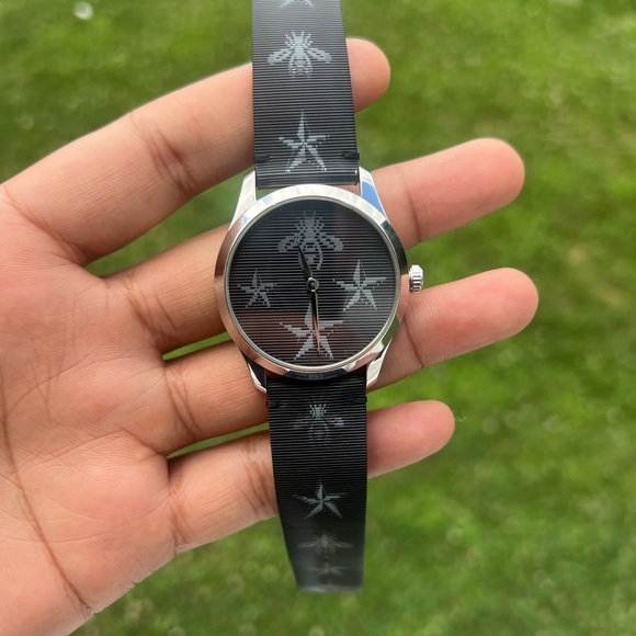 GUCCI G-Timeless Bee and Star Motif Black Dial Leather Strap unisex  Watch - Picture 5 of 15